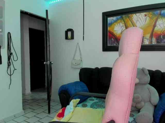 Laurahoot20 webcam