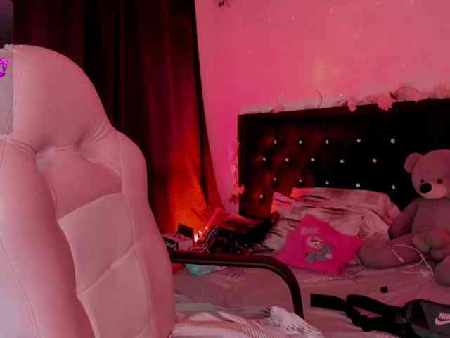 Laurahoot20 webcam