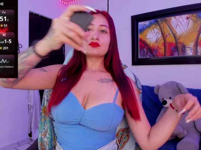 Laurahoot20 webcam