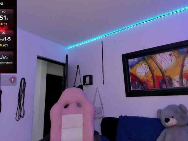 Laurahoot20 webcam