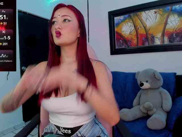 Laurahoot20 webcam