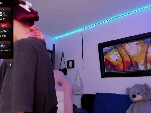 Laurahoot20 webcam