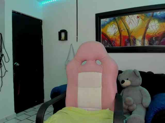 Laurahoot20 webcam