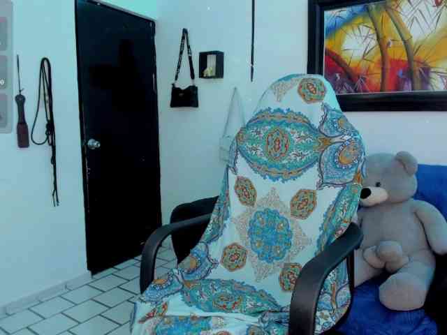 Laurahoot20 webcam