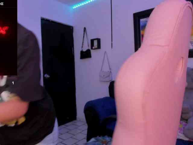 Laurahoot20 webcam