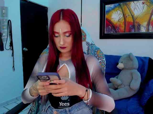 Laurahoot20 webcam