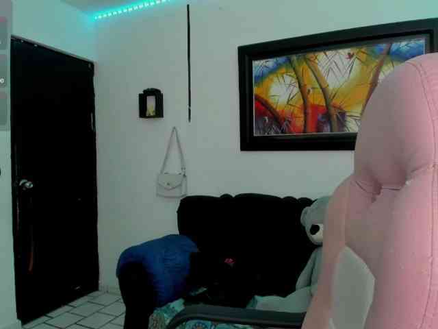 Laurahoot20 webcam