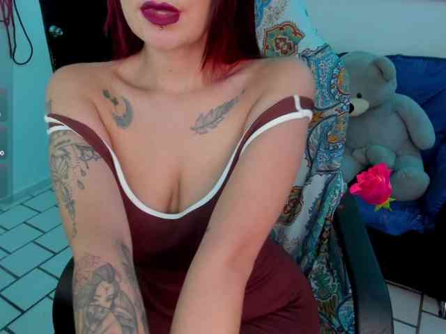 Laurahoot20 webcam
