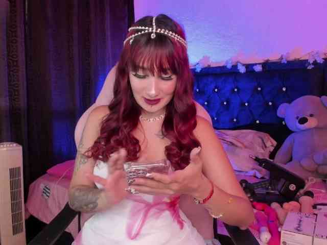 Laurahoot20 webcam