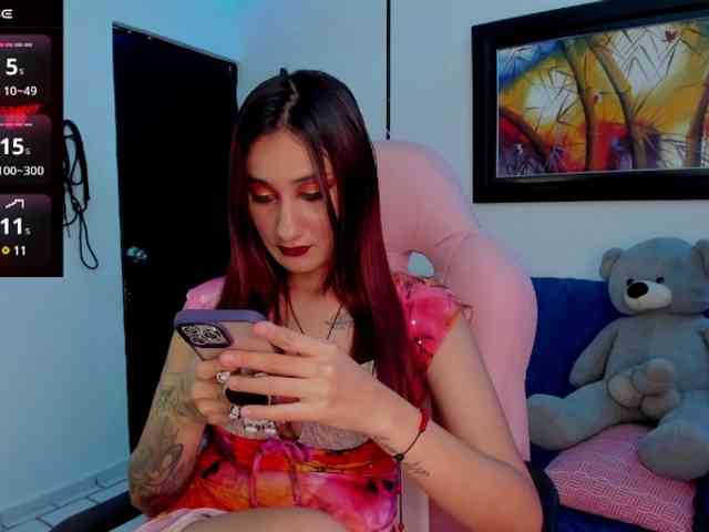 Laurahoot20 webcam