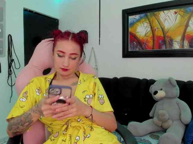 Laurahoot20 webcam