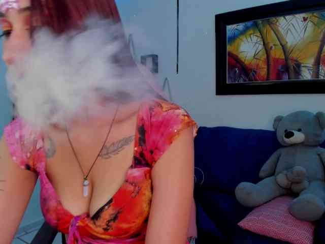 Laurahoot20 webcam