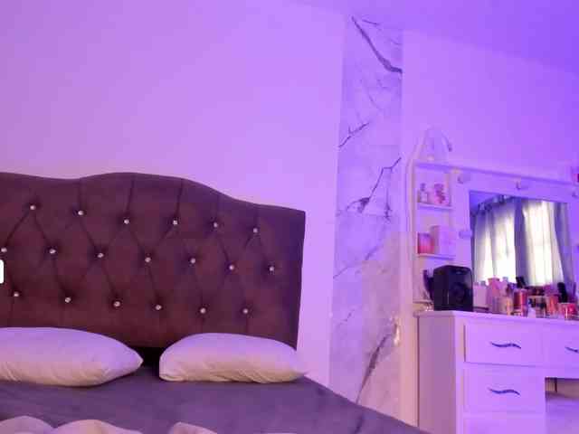 amateur sex webcam Alysson-18