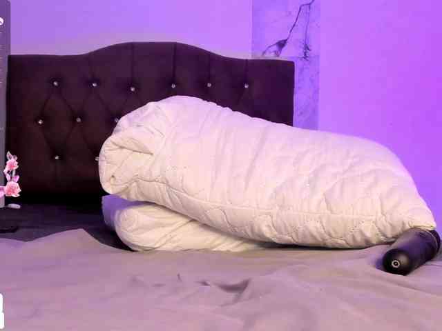 Alysson-18 Live Webcam on BongaCams