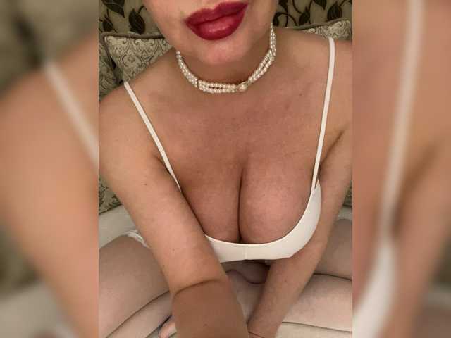 Raduga-25's BongaCams show and profile