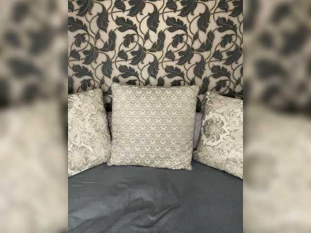 Raduga-25's BongaCams show and profile