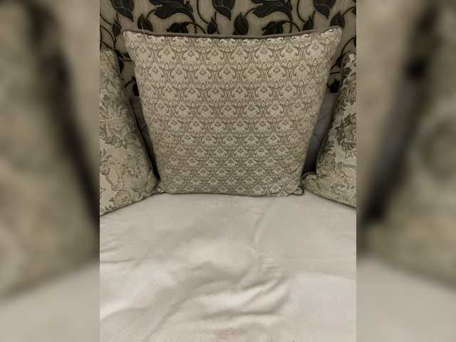 Raduga-25's BongaCams show and profile