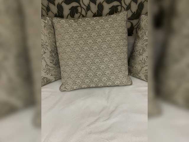 Raduga-25's BongaCams show and profile