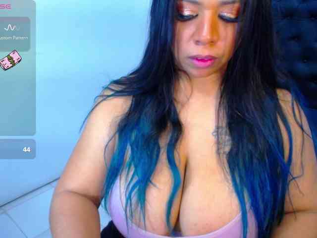 LatynxDayhannis webcam