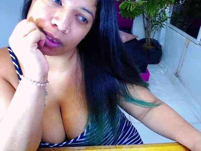 LatynxDayhannis webcam