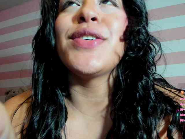 LoveQuinn webcam