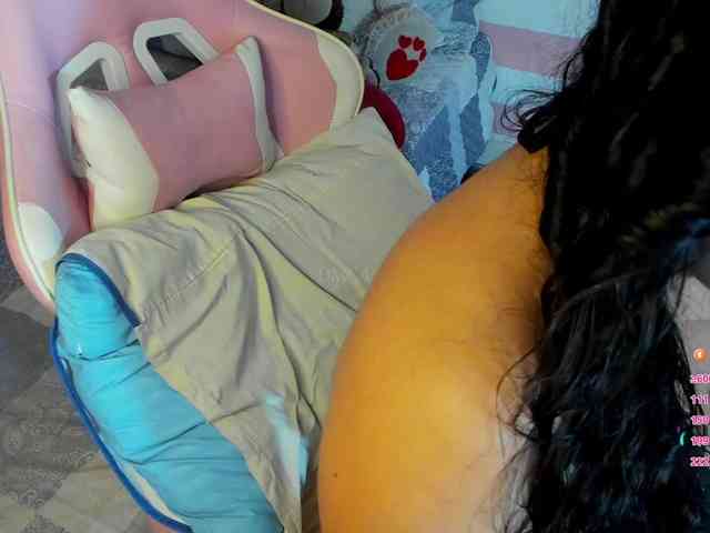 LoveQuinn webcam