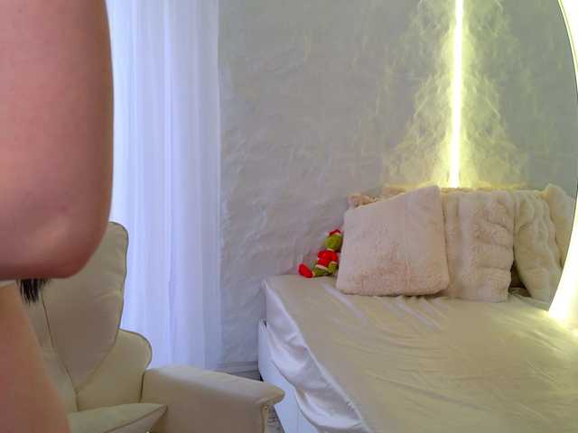 Moniqque's BongaCams show and profile