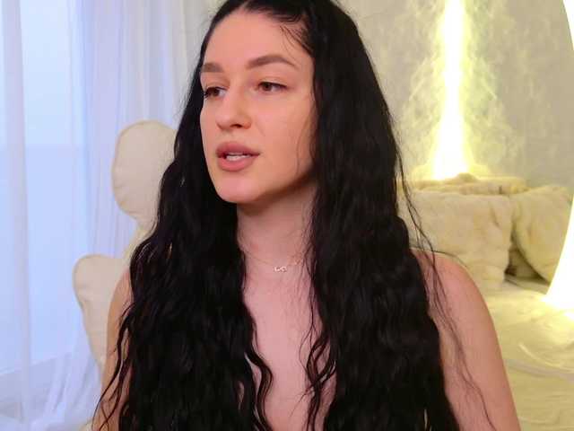 Moniqque's BongaCams show and profile