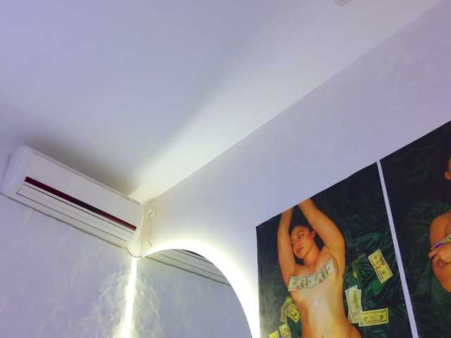 Moniqque's BongaCams show and profile