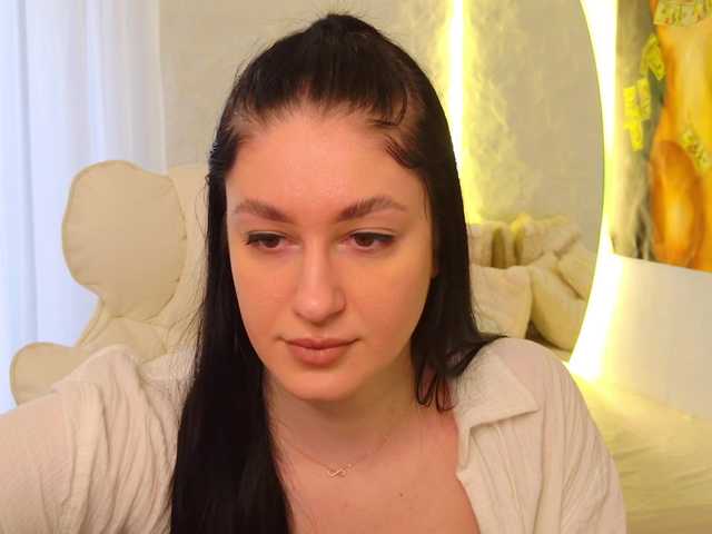 Moniqque's BongaCams show and profile