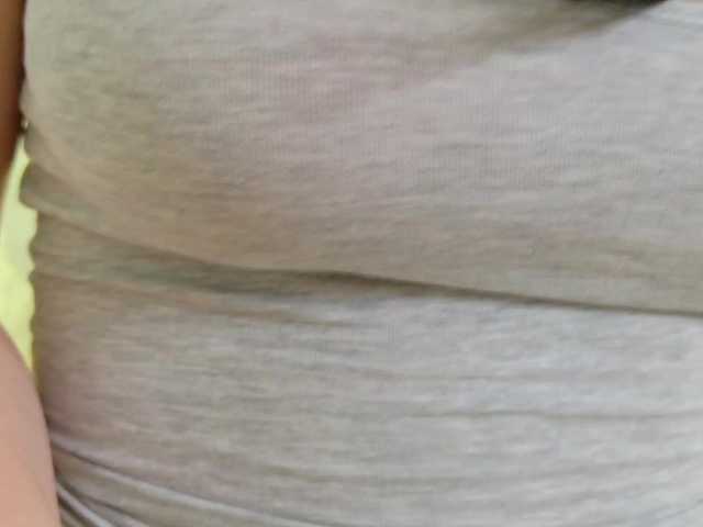 Moniqque's BongaCams show and profile