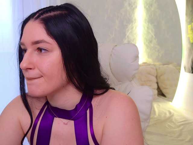 Moniqque's BongaCams show and profile