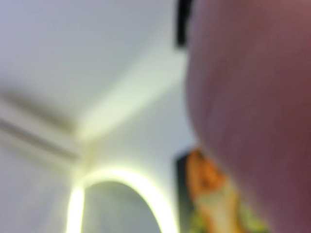 Moniqque's BongaCams show and profile