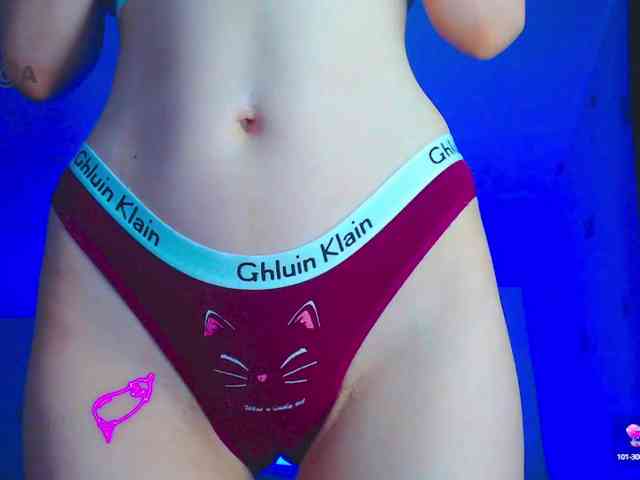 nude striptease Emelicristal