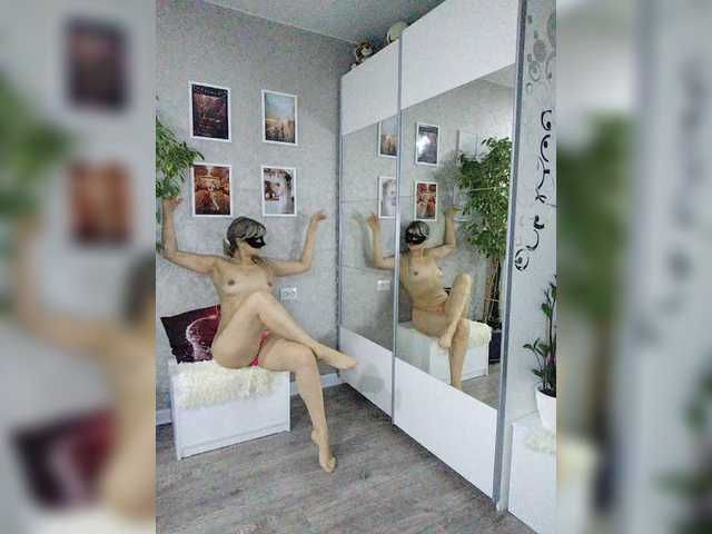 LOVEMENOW23's BongaCams show and profile