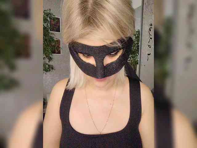 LOVEMENOW23 Live Webcam on BongaCams