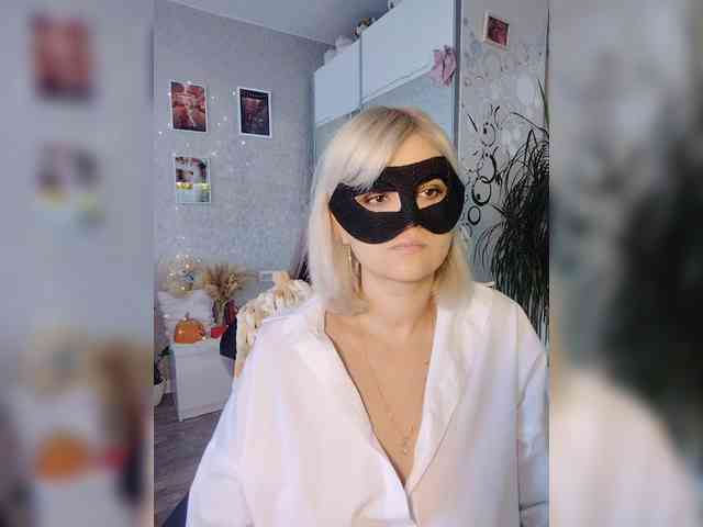 LOVEMENOW23's webcam live show