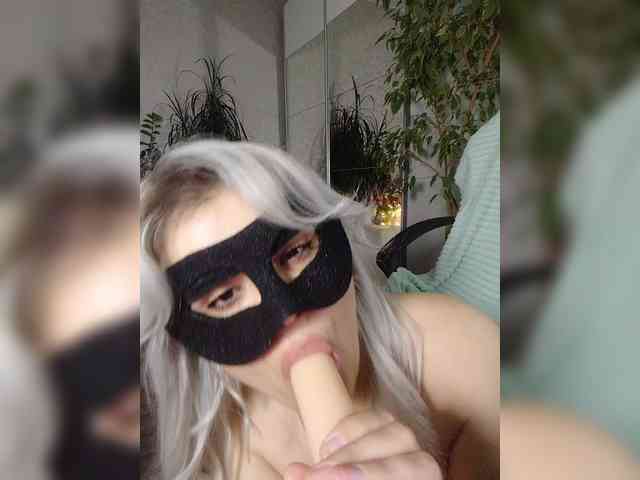 LOVEMENOW23 Live Webcam on BongaCams