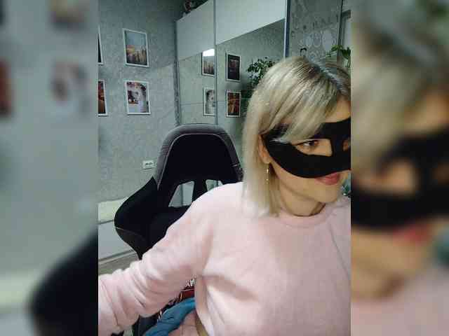 LOVEMENOW23 Live Webcam on BongaCams