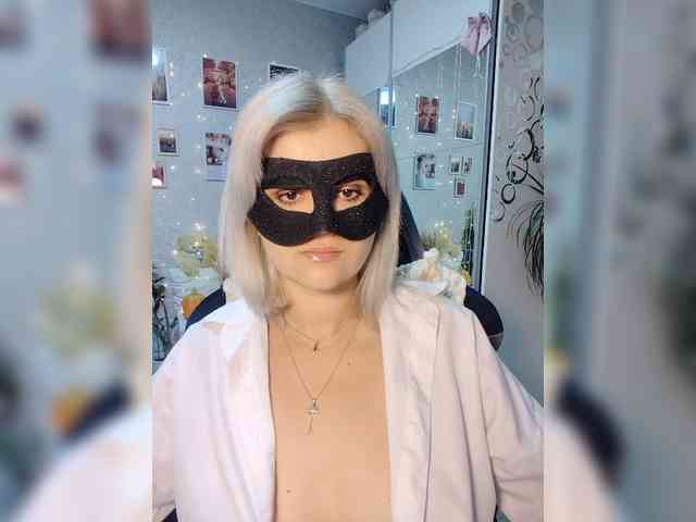 LOVEMENOW23 bongacams