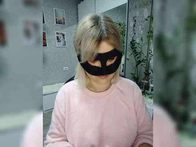 LOVEMENOW23 Live Webcam on BongaCams