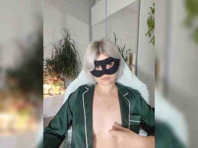 LOVEMENOW23 Live Webcam on BongaCams