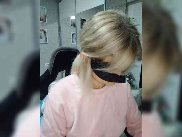 LOVEMENOW23 Live Webcam on BongaCams