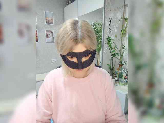 LOVEMENOW23 Live Webcam on BongaCams