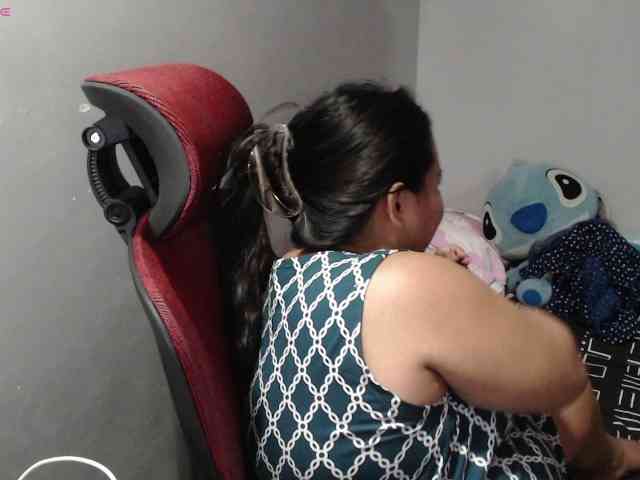 BubbleButtPinay webcam