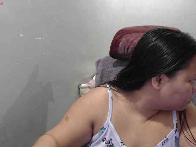 BubbleButtPinay webcam