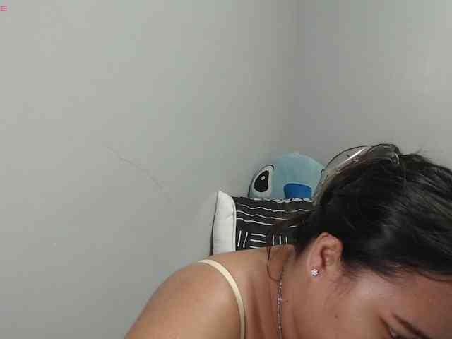 BubbleButtPinay webcam