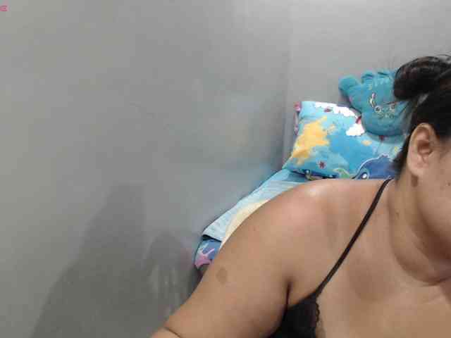 BubbleButtPinay webcam