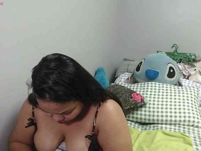 BubbleButtPinay webcam