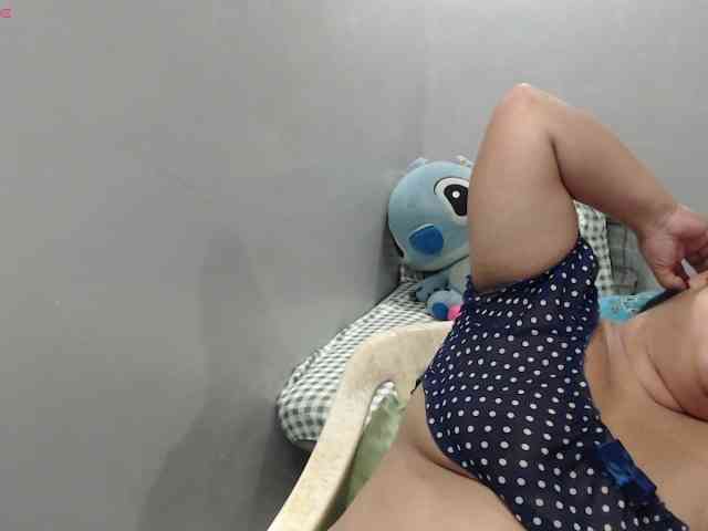 BubbleButtPinay webcam